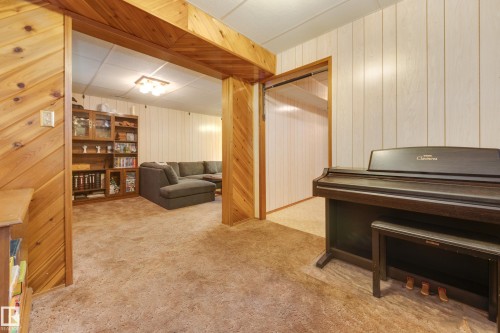 7512 129A Avenue Nw, Edmonton, AB - Indoor Photo Showing Other Room