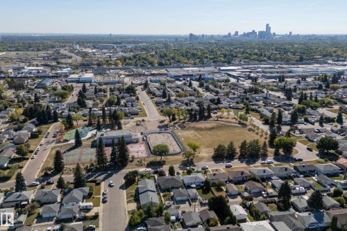 7512 129A Avenue Nw, Edmonton, AB - Outdoor With View