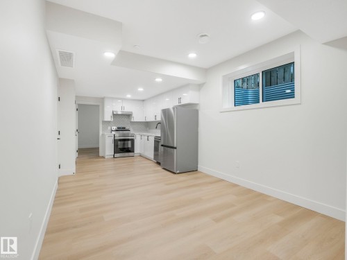 10963 129 Street, Edmonton, AB - Indoor Photo Showing Kitchen