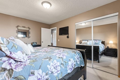 1704 39 Street, Edmonton, AB - Indoor Photo Showing Bedroom