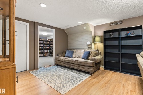 1704 39 Street, Edmonton, AB - Indoor