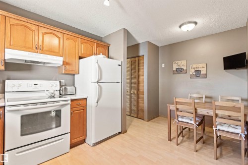 1704 39 Street, Edmonton, AB - Indoor Photo Showing Kitchen