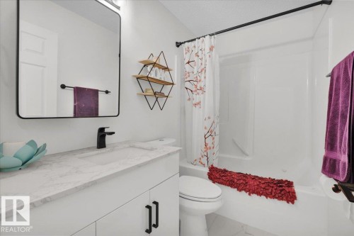 7608 15 Avenue, Edmonton, AB - Indoor Photo Showing Bathroom