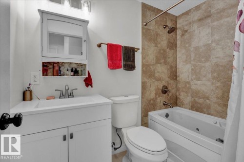 7608 15 Avenue, Edmonton, AB - Indoor Photo Showing Bathroom