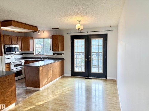 12231 44 Street Nw, Edmonton, AB - Indoor Photo Showing Kitchen