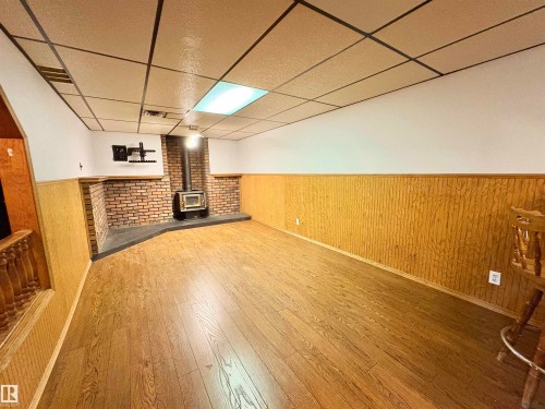 12231 44 Street Nw, Edmonton, AB - Indoor Photo Showing Other Room