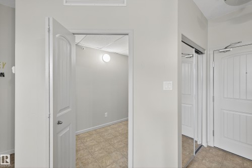 112 2503 Hanna Crescent, Edmonton, AB - Indoor Photo Showing Other Room