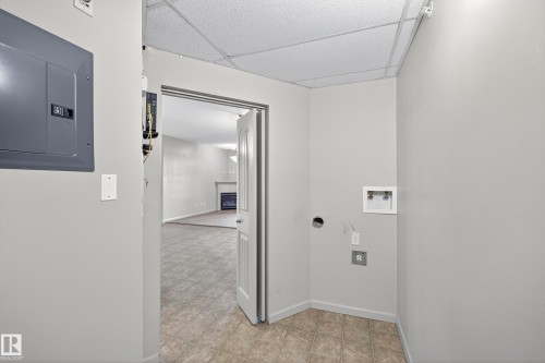 112 2503 Hanna Crescent, Edmonton, AB - Indoor Photo Showing Other Room