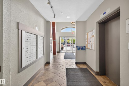 112 2503 Hanna Crescent, Edmonton, AB - Indoor Photo Showing Other Room