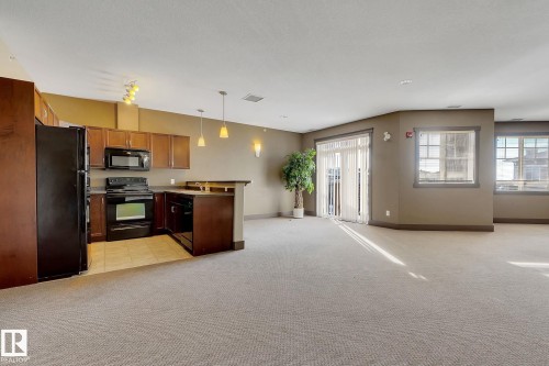 112 2503 Hanna Crescent, Edmonton, AB - Indoor Photo Showing Kitchen