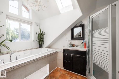 11415 85 Street, Edmonton, AB - Indoor Photo Showing Bathroom