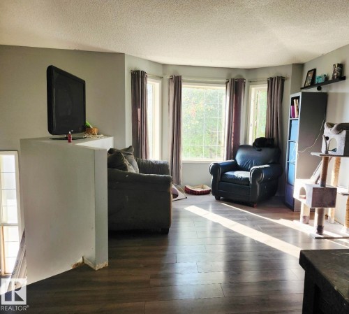 108 Brookview Way, Stony Plain, AB - Indoor Photo Showing Living Room