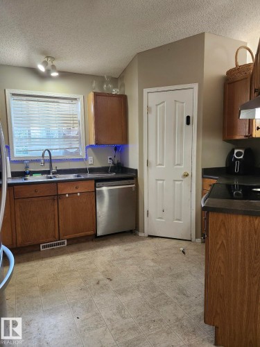 108 Brookview Way, Stony Plain, AB - Indoor Photo Showing Kitchen With Double Sink