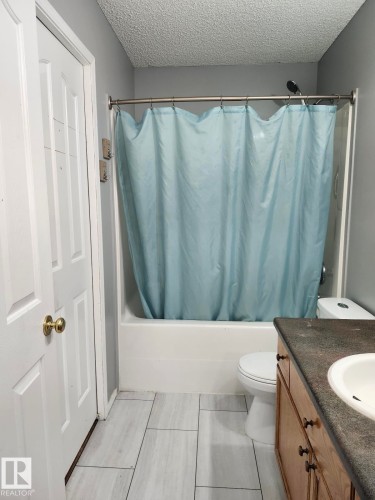 108 Brookview Way, Stony Plain, AB - Indoor Photo Showing Bathroom