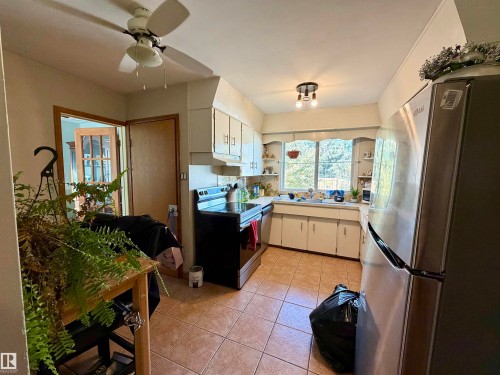 13604 132 Avenue, Edmonton, AB - Indoor Photo Showing Kitchen