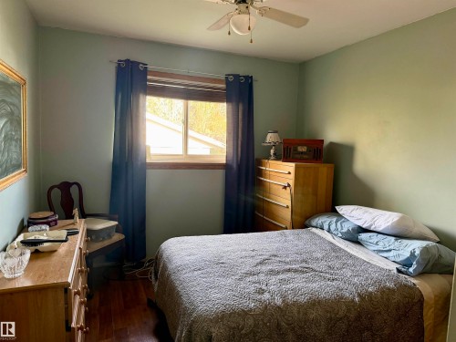 13604 132 Avenue, Edmonton, AB - Indoor Photo Showing Bedroom