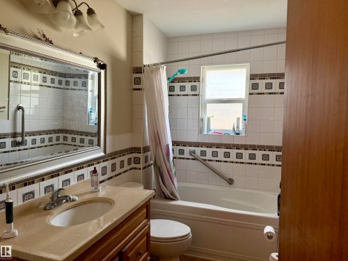13604 132 Avenue, Edmonton, AB - Indoor Photo Showing Bathroom