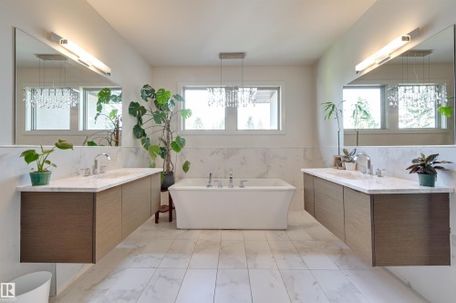 9415 144 Street, Edmonton, AB - Indoor Photo Showing Bathroom