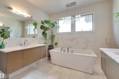 9415 144 Street, Edmonton, AB - Indoor Photo Showing Bathroom