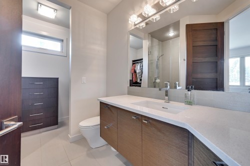 9415 144 Street, Edmonton, AB - Indoor Photo Showing Bathroom
