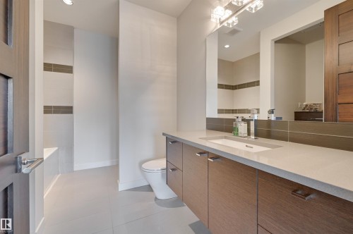 9415 144 Street, Edmonton, AB - Indoor Photo Showing Bathroom