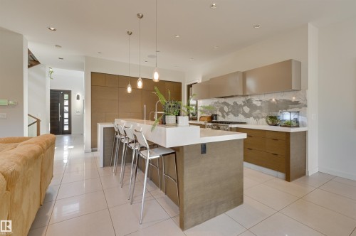 9415 144 Street, Edmonton, AB - Indoor Photo Showing Kitchen With Upgraded Kitchen