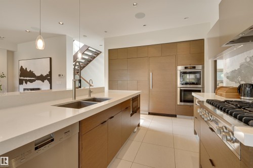 9415 144 Street, Edmonton, AB - Indoor Photo Showing Kitchen With Double Sink With Upgraded Kitchen