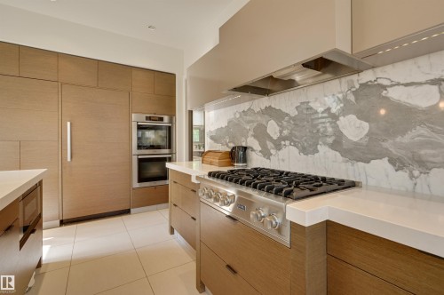 9415 144 Street, Edmonton, AB - Indoor Photo Showing Kitchen With Upgraded Kitchen