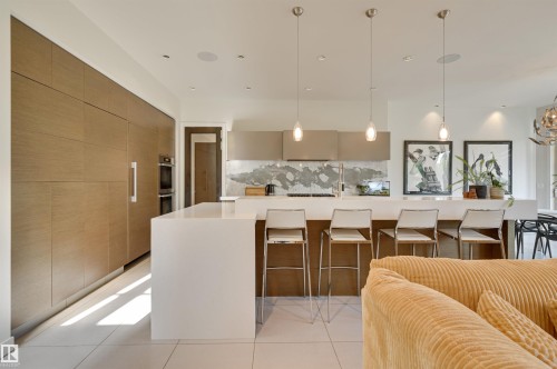 9415 144 Street, Edmonton, AB - Indoor Photo Showing Kitchen With Upgraded Kitchen