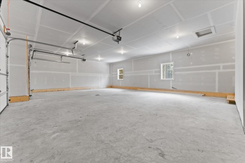 311 55504 Rr 13, Rural Lac Ste. Anne County, AB - Indoor Photo Showing Garage