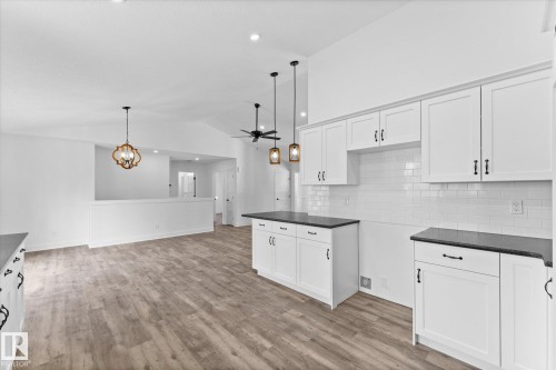 311 55504 Rr 13, Rural Lac Ste. Anne County, AB - Indoor Photo Showing Kitchen