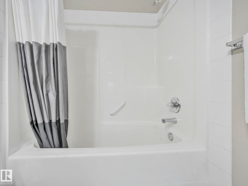 1437 9363 Simpson Drive, Edmonton, AB - Indoor Photo Showing Bathroom