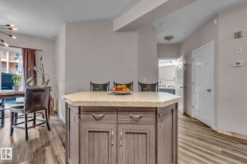 104 10046 110 Street, Edmonton, AB - Indoor