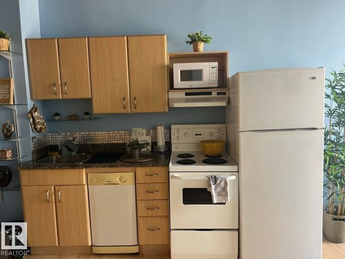 1704 10024 Jasper Avenue, Edmonton, AB - Indoor Photo Showing Kitchen
