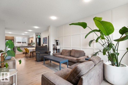 2147 Maple Road, Edmonton, AB - Indoor Photo Showing Living Room