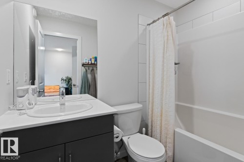 2147 Maple Road, Edmonton, AB - Indoor Photo Showing Bathroom