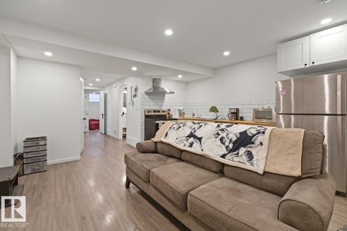 2147 Maple Road, Edmonton, AB - Indoor