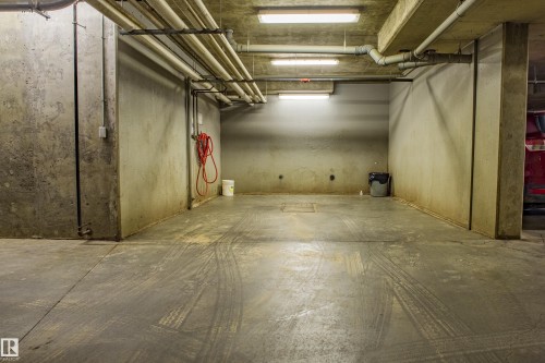 211 1820 Rutherford Road Sw, Edmonton, AB - Indoor Photo Showing Garage
