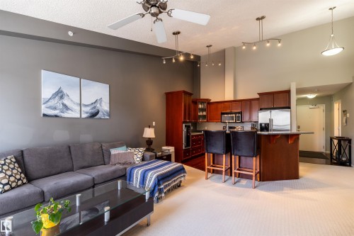 515 10311 111 Street, Edmonton, AB - Indoor