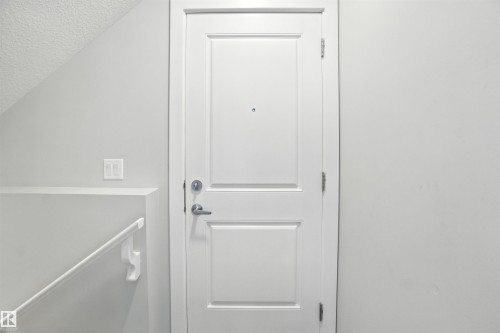 20727 25 Ave Nw, Edmonton, AB - Indoor Photo Showing Other Room