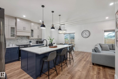 5094 Edgemont Boulevard, Edmonton, AB - Indoor Photo Showing Kitchen With Upgraded Kitchen