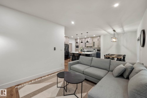 5094 Edgemont Boulevard, Edmonton, AB - Indoor Photo Showing Living Room