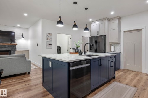 5094 Edgemont Boulevard, Edmonton, AB - Indoor Photo Showing Kitchen With Upgraded Kitchen