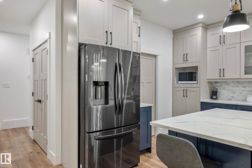 5094 Edgemont Boulevard, Edmonton, AB - Indoor Photo Showing Kitchen