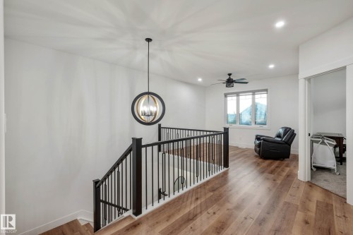 5094 Edgemont Boulevard, Edmonton, AB - Indoor Photo Showing Other Room