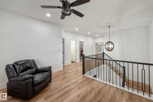 5094 Edgemont Boulevard, Edmonton, AB - Indoor Photo Showing Other Room