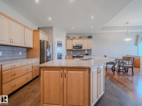5 18343 Lessard Road, Edmonton, AB - Indoor Photo Showing Kitchen
