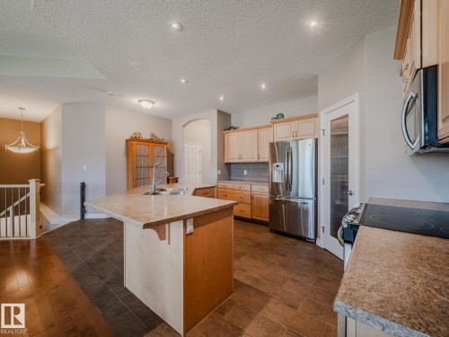 5 18343 Lessard Road, Edmonton, AB - Indoor Photo Showing Kitchen