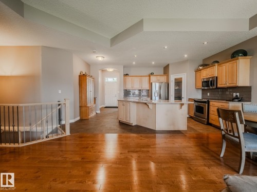 5 18343 Lessard Road, Edmonton, AB - Indoor Photo Showing Kitchen