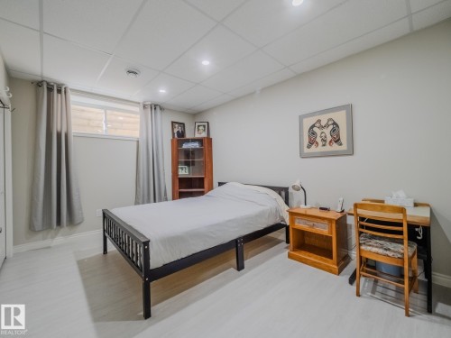 5 18343 Lessard Road, Edmonton, AB - Indoor Photo Showing Bedroom